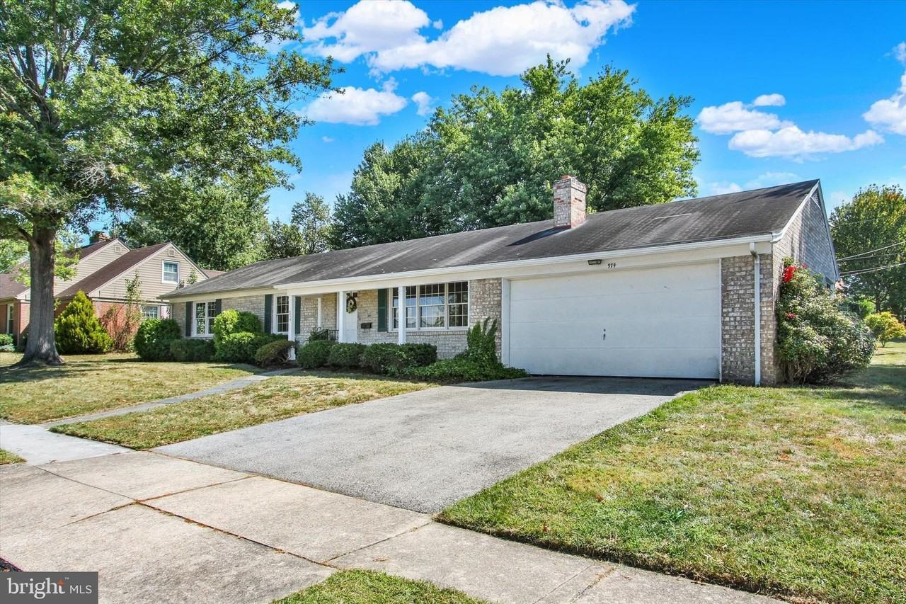 974 Fairview Ave - Photo 3 of 28