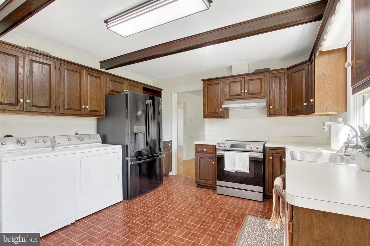 974 Fairview Ave - Photo 7 of 28