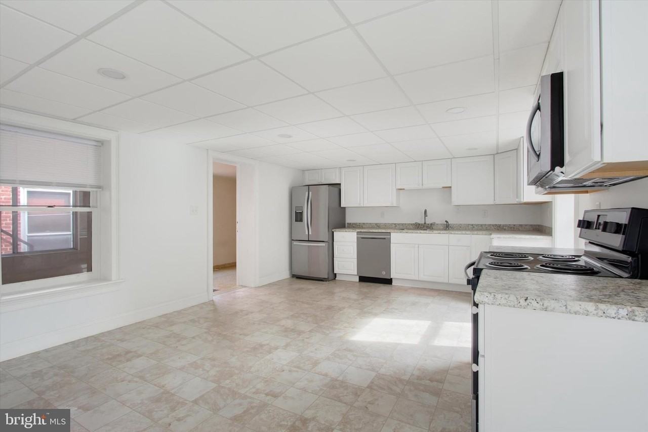 110 Baltimore St Apt 2 #2APARTMENT - Photo 2 of 14