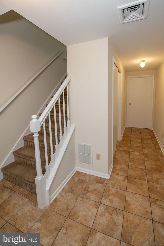 38 Linden Ave - Photo 7 of 45