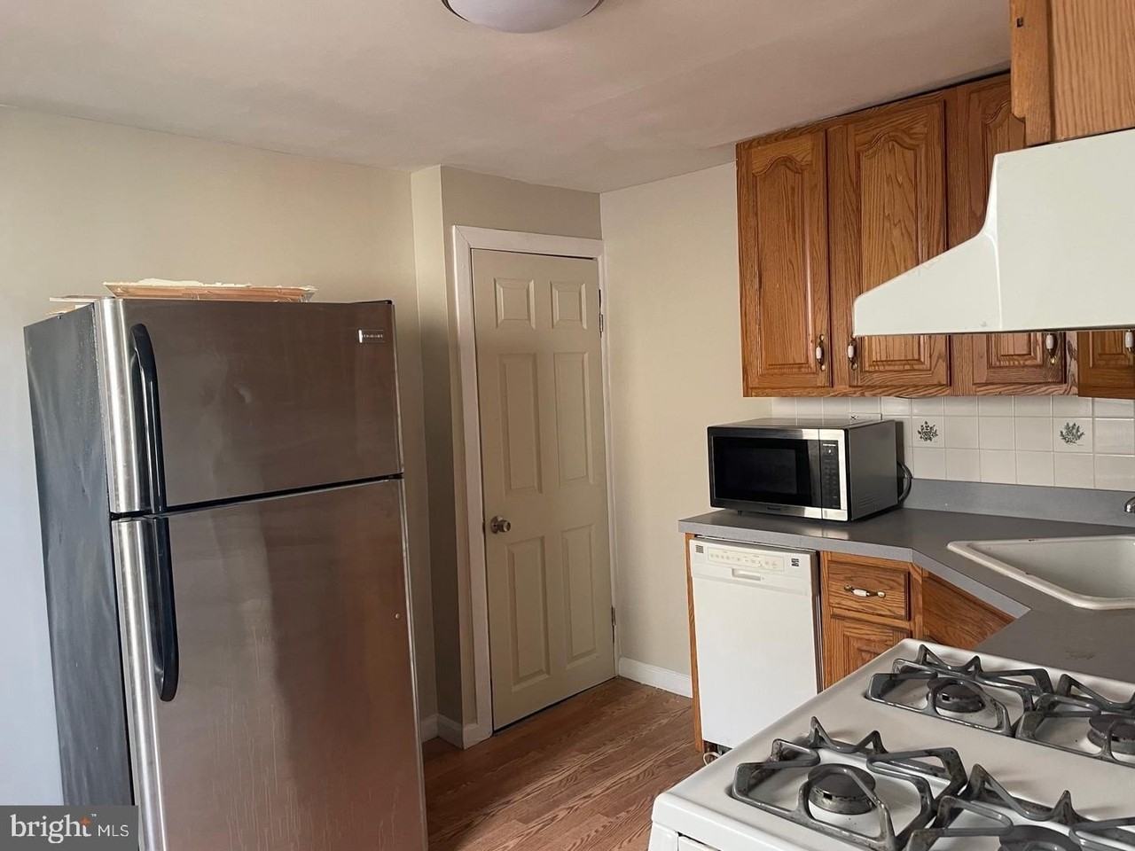 416 Washington St - Photo 2 of 11