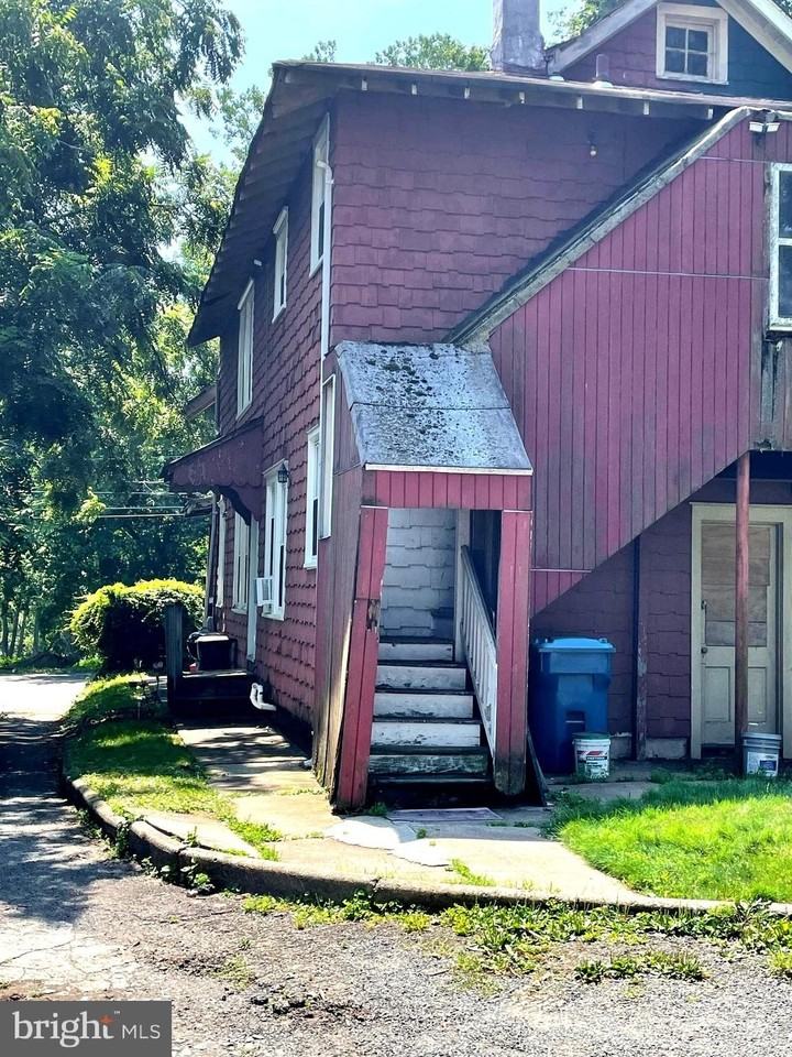 622 W Bridge St - Photo 2 of 19