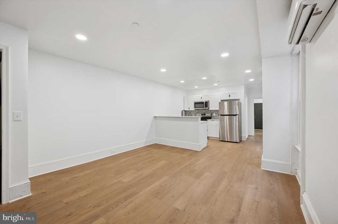 1637 W Girard Ave #1 - Photo 5 of 18