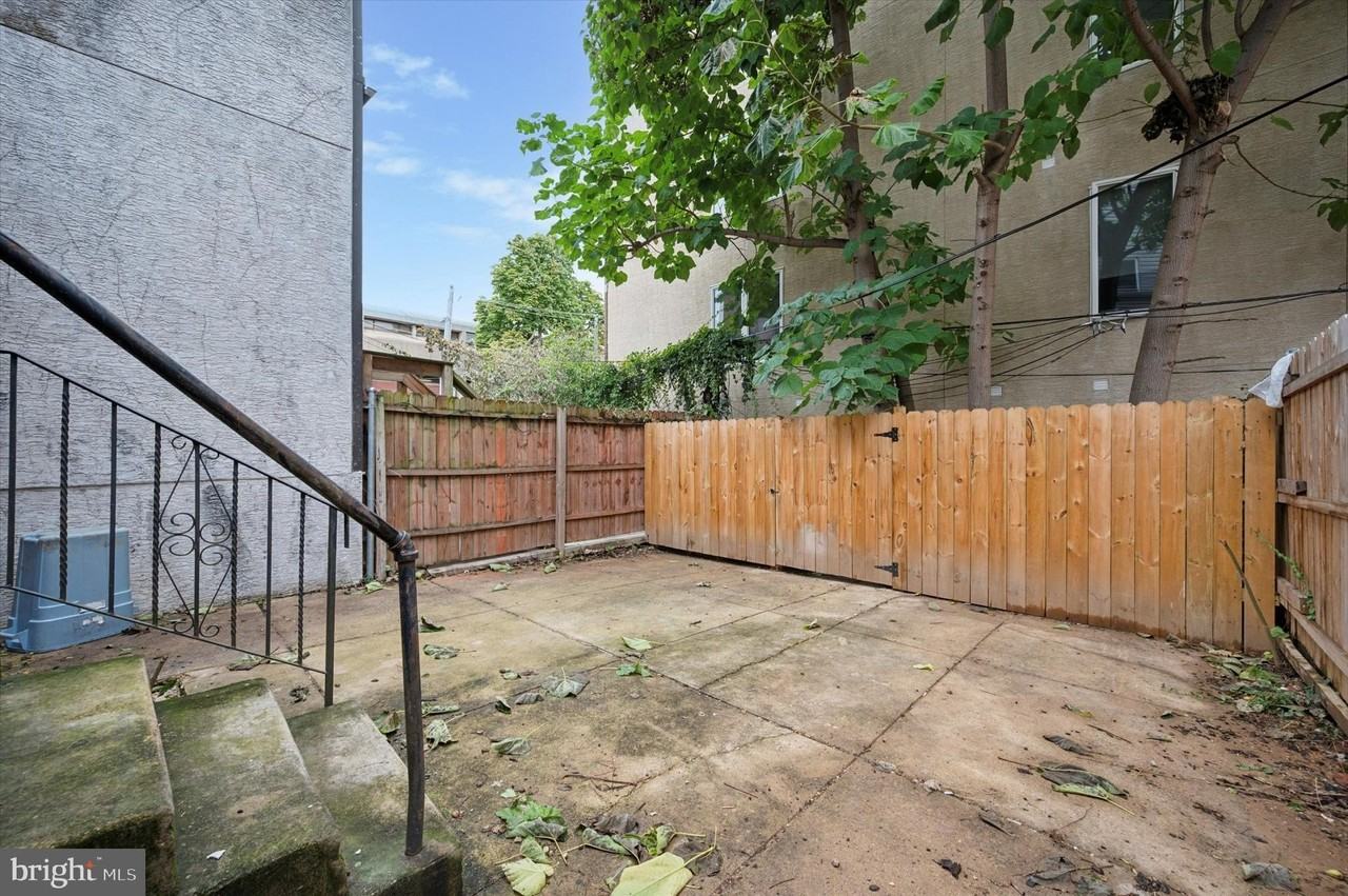 1637 W Girard Ave #1 - Photo 6 of 18