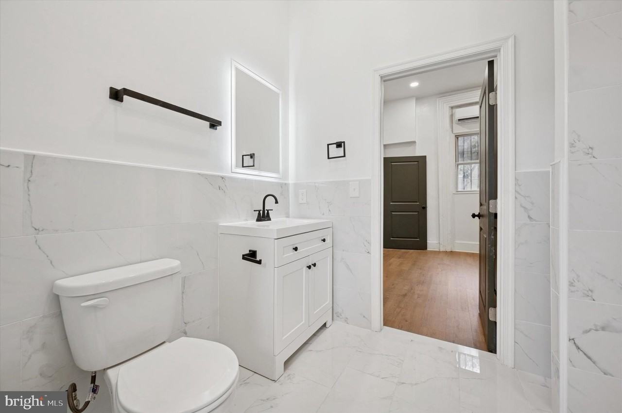 1637 W Girard Ave #1 - Photo 7 of 18