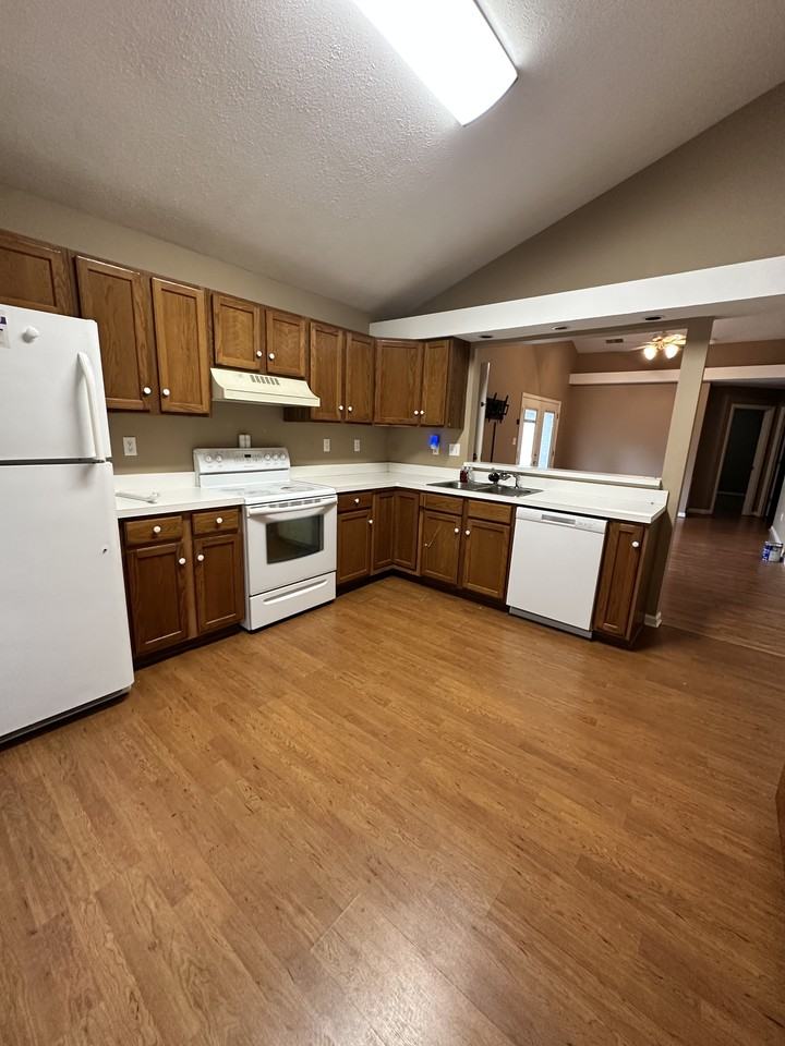 499 Sivley Rd #1 - Photo 3 of 10