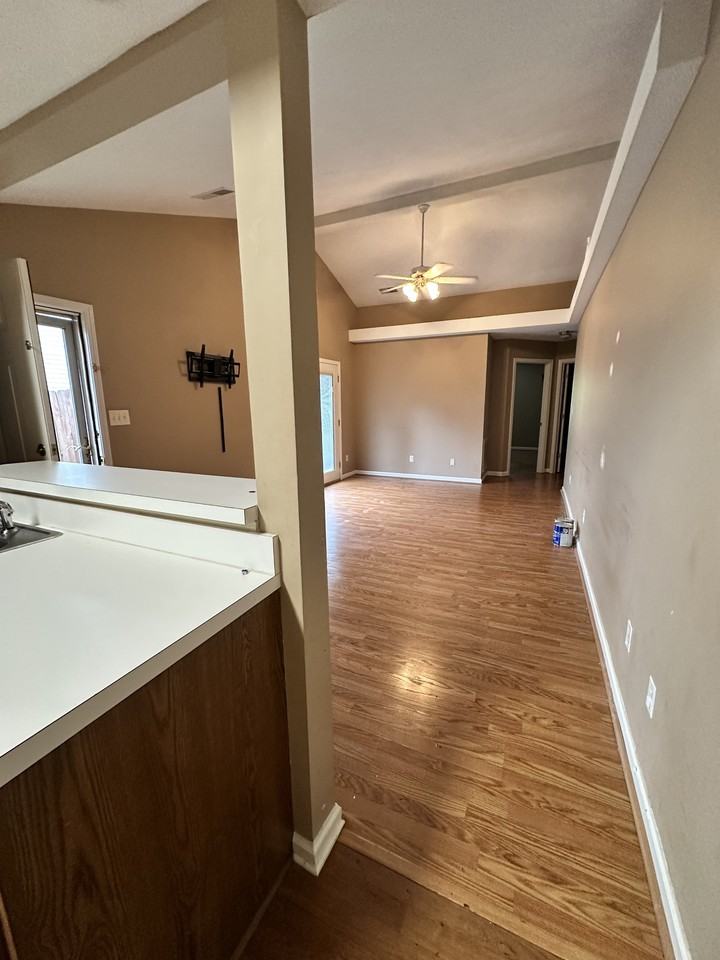 499 Sivley Rd #1 - Photo 4 of 10