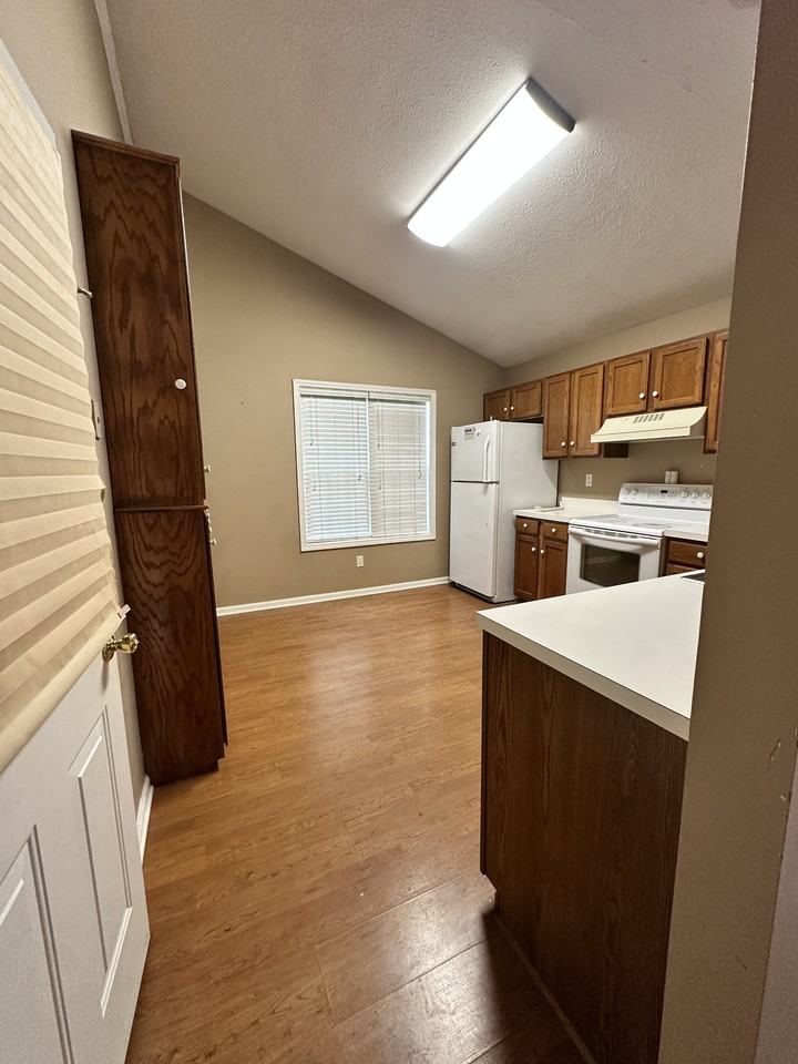 499 Sivley Rd #1 - Photo 5 of 10