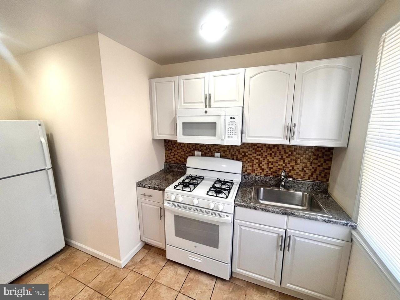 1622 Murdoch Rd - Photo 5 of 12