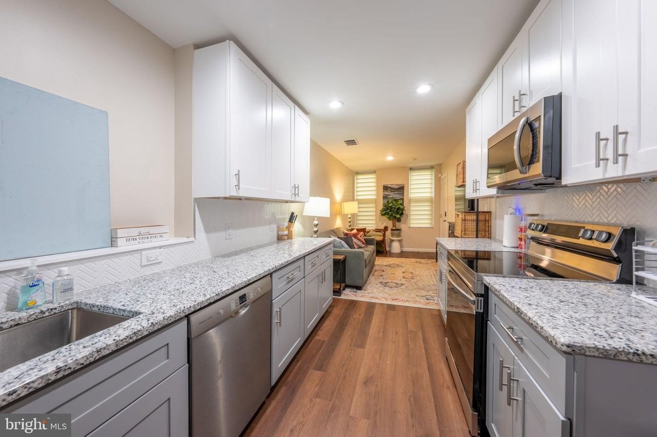 2205 Emerald St Unit 1 #1 - Photo 3 of 15