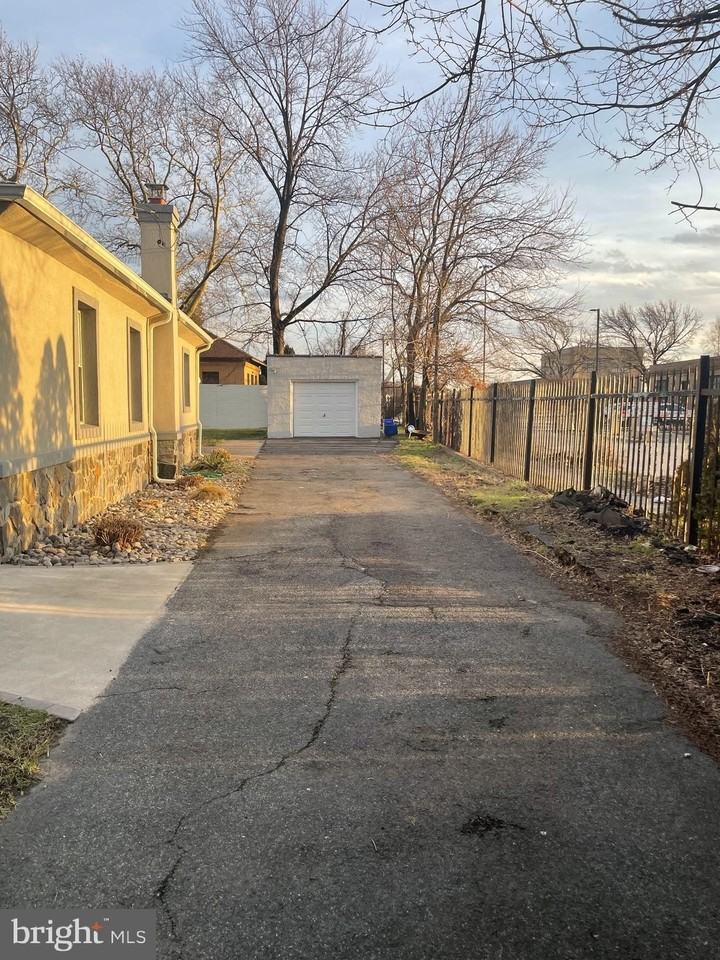 3901 Richmond St - Photo 4 of 24