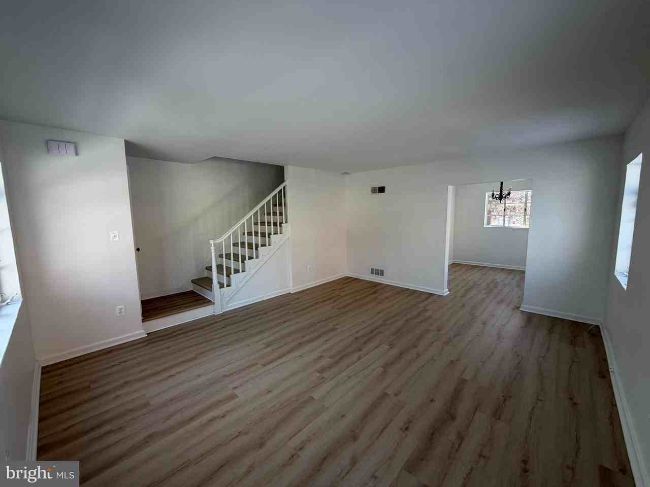 1304 S Walter Reed Dr - Photo 5 of 34