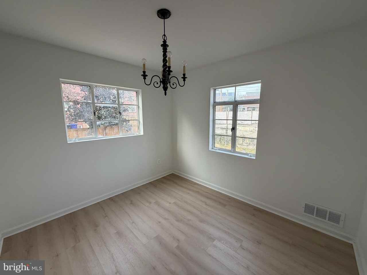 1304 S Walter Reed Dr - Photo 7 of 34