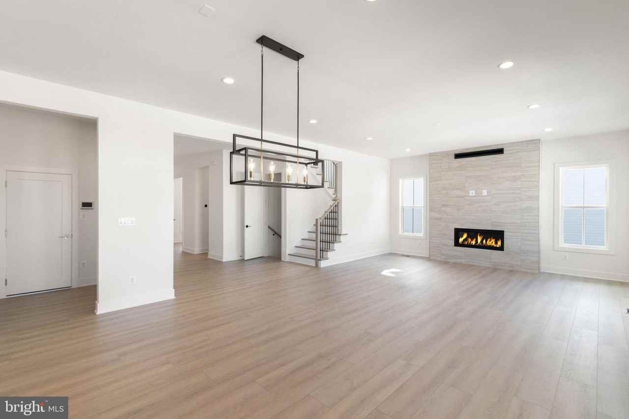 853 N Manchester St - Photo 2 of 35