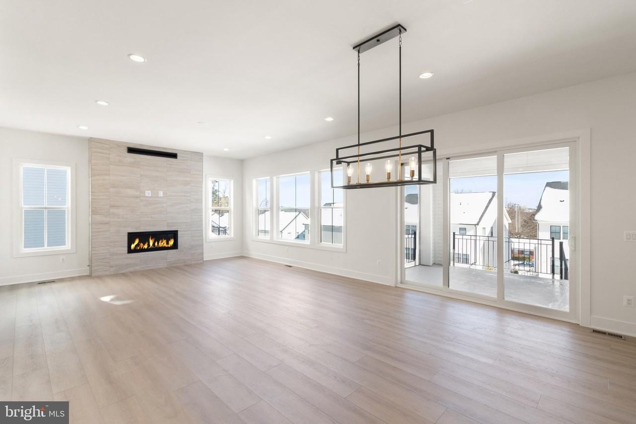 853 N Manchester St - Photo 3 of 35