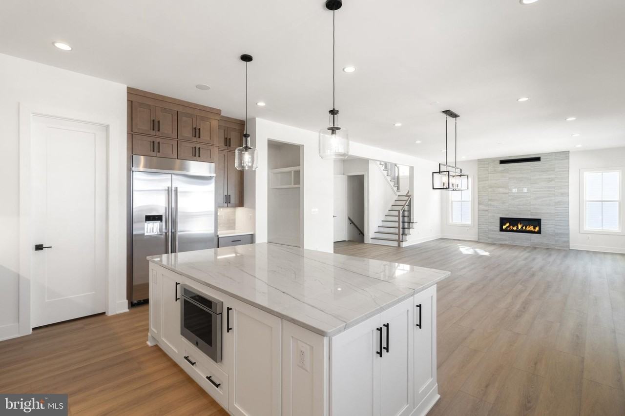 853 N Manchester St - Photo 6 of 35