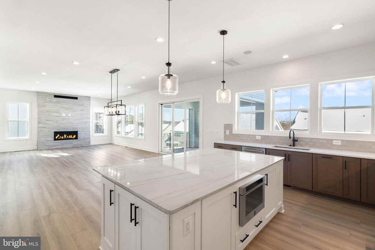 853 N Manchester St - Photo 7 of 35