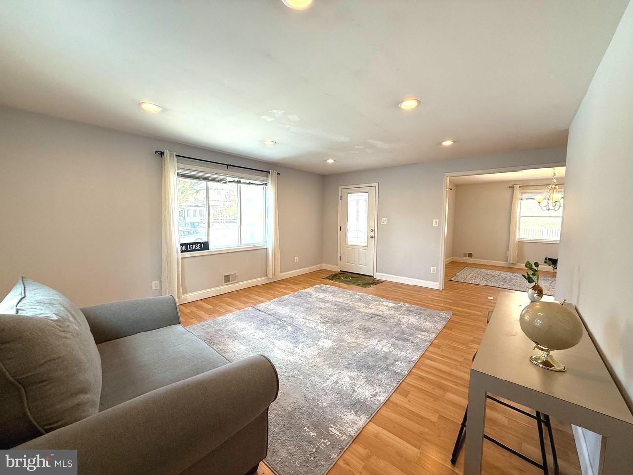 701 N Vermont St - Photo 3 of 41