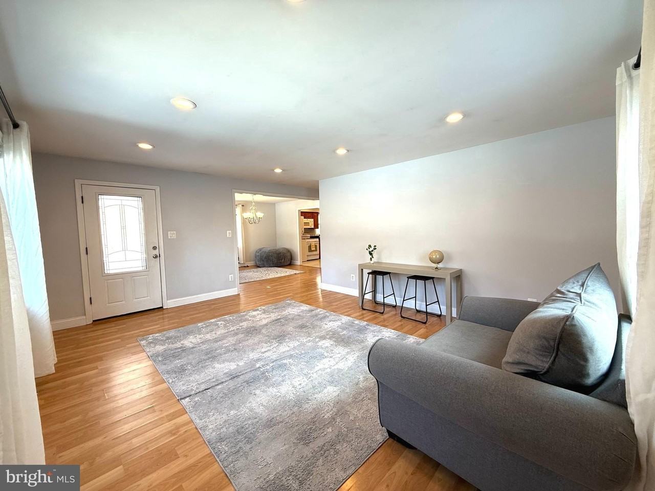 701 N Vermont St - Photo 4 of 41