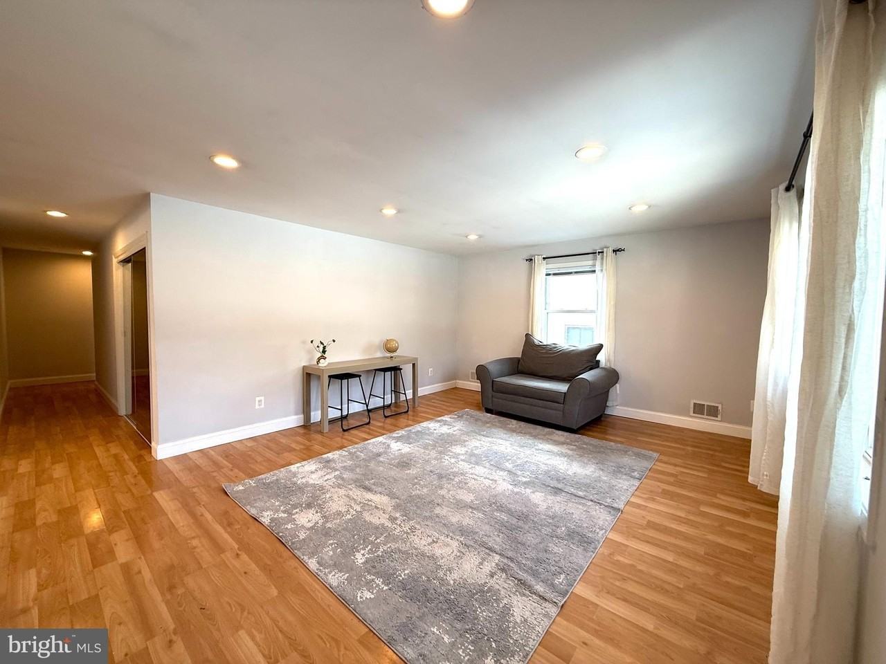 701 N Vermont St - Photo 5 of 41