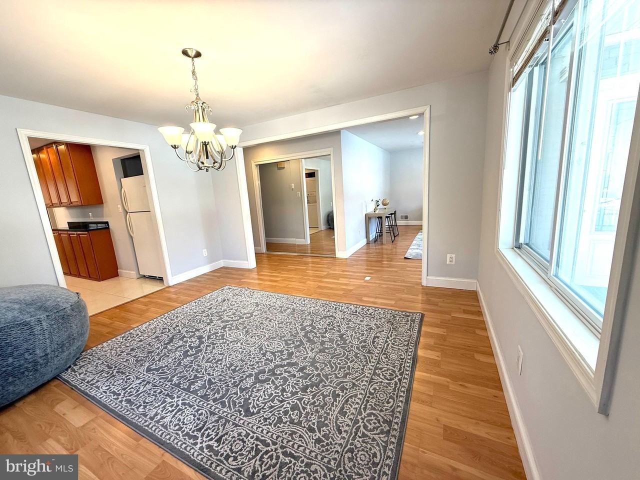 701 N Vermont St - Photo 7 of 41