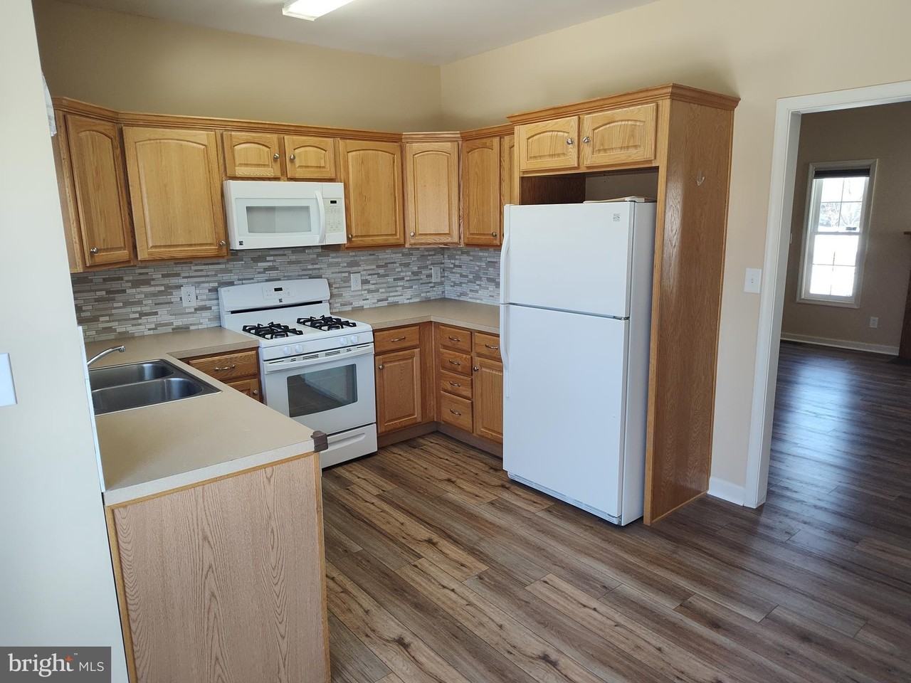 1311 Monarch St - Photo 5 of 17