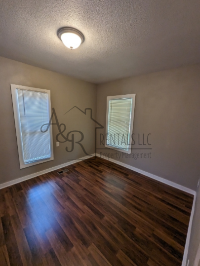 207 E Park St #1 - Photo 3 of 19