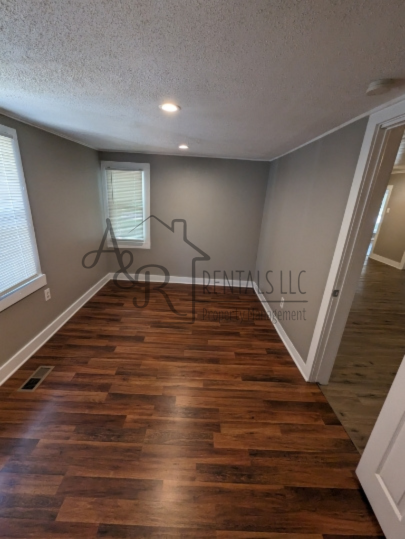 207 E Park St #1 - Photo 4 of 19