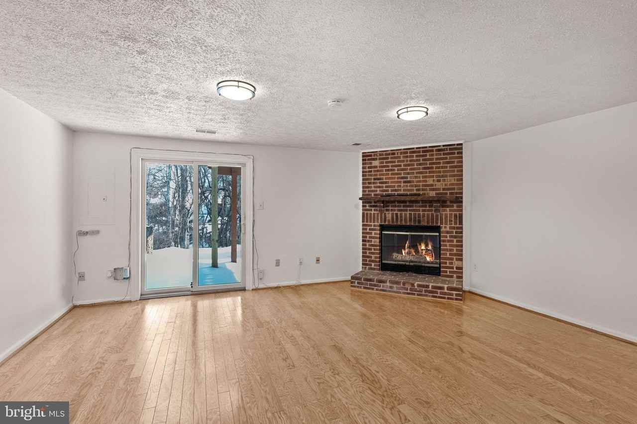 14428 Black Horse Ct - Photo 4 of 33