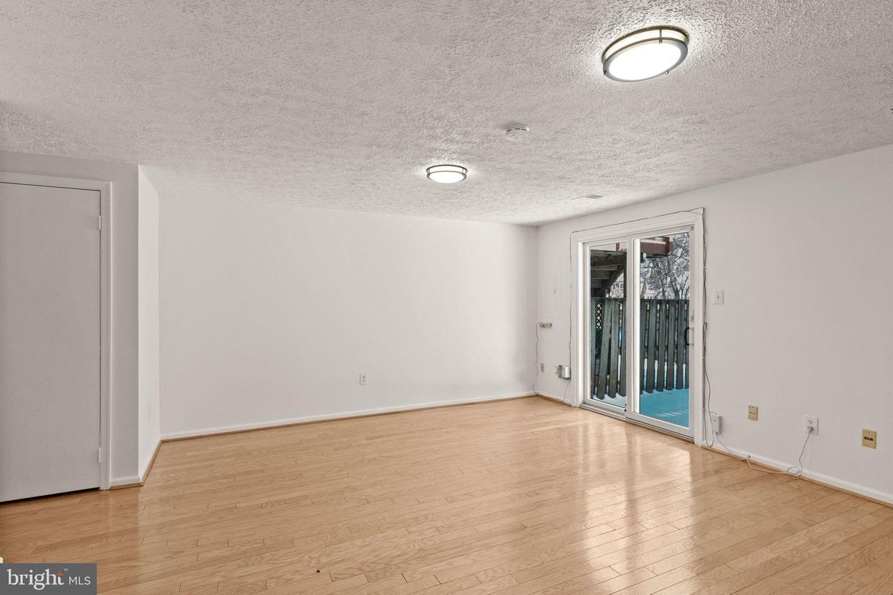 14428 Black Horse Ct - Photo 5 of 33