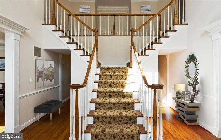 10418 Willow Crest Ct - Photo 5 of 25