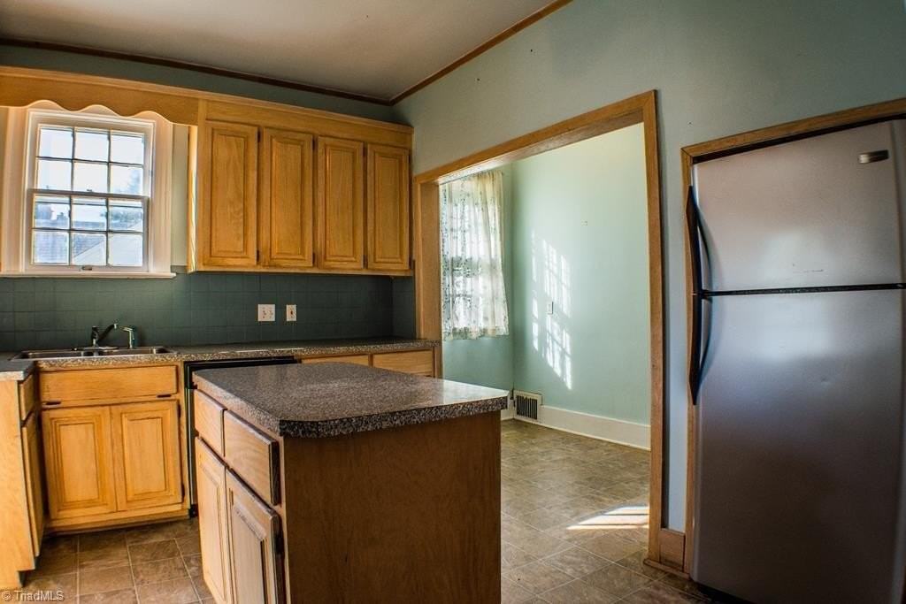 617 Gales Ave - Photo 7 of 14