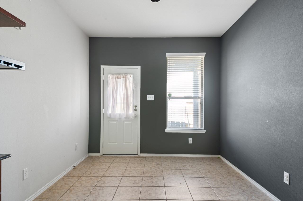 1819 Killiney Ct #1 - Photo 4 of 20