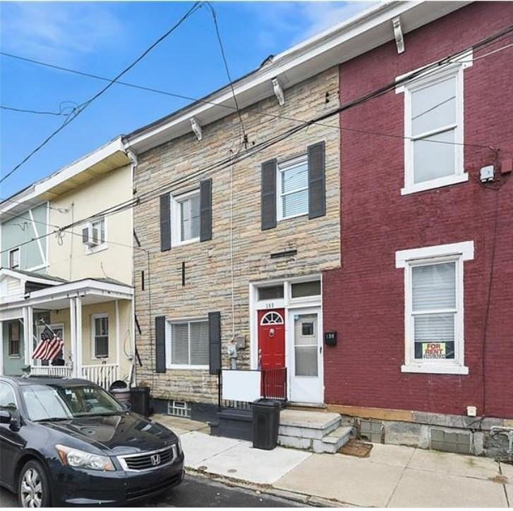 140 Home St - Photo 2 of 25