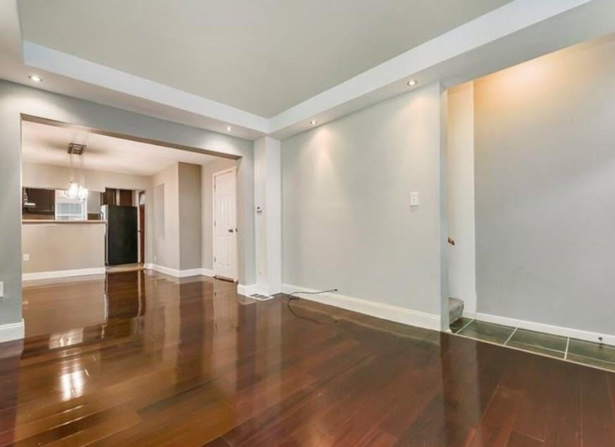 140 Home St - Photo 4 of 25