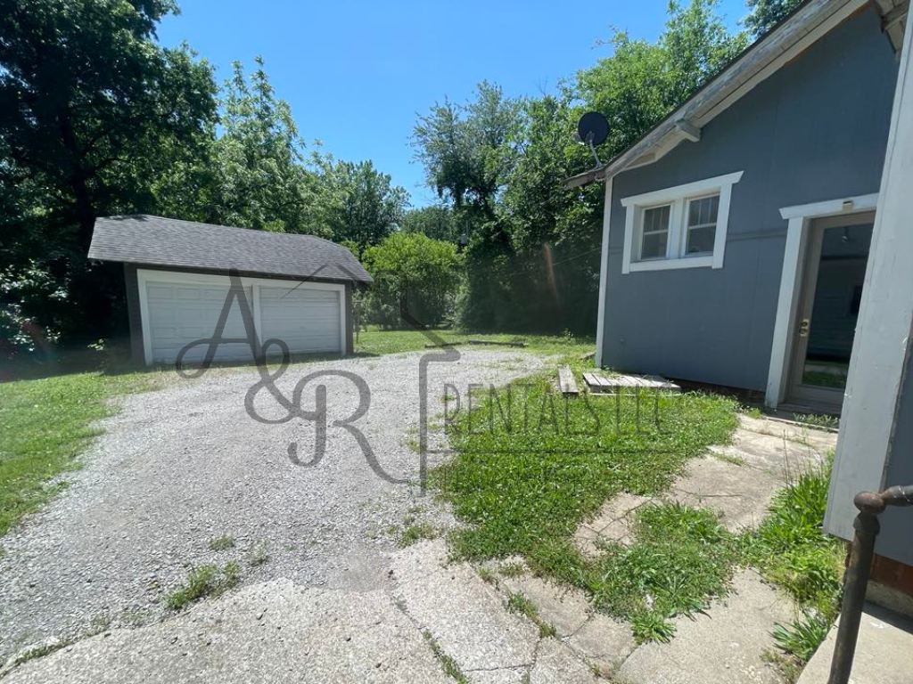 403 W Quincy St #1 - Photo 2 of 11