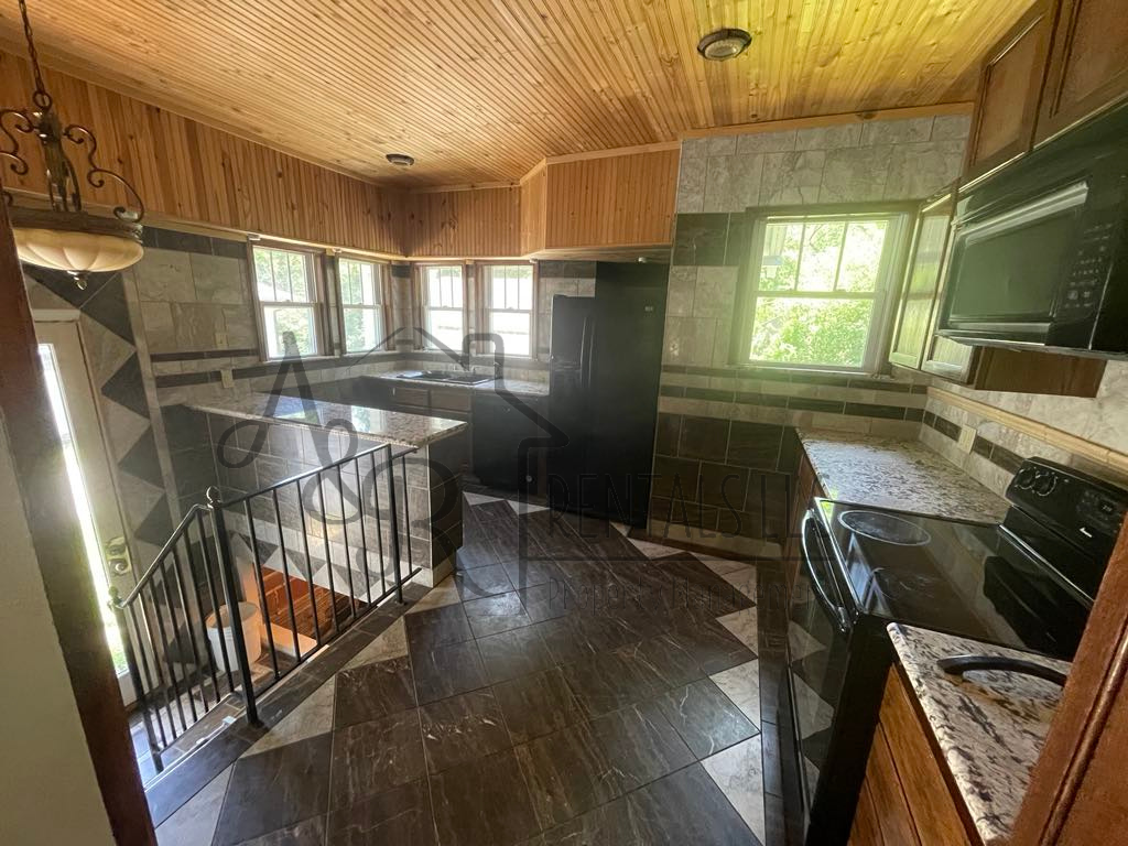 403 W Quincy St #1 - Photo 3 of 11