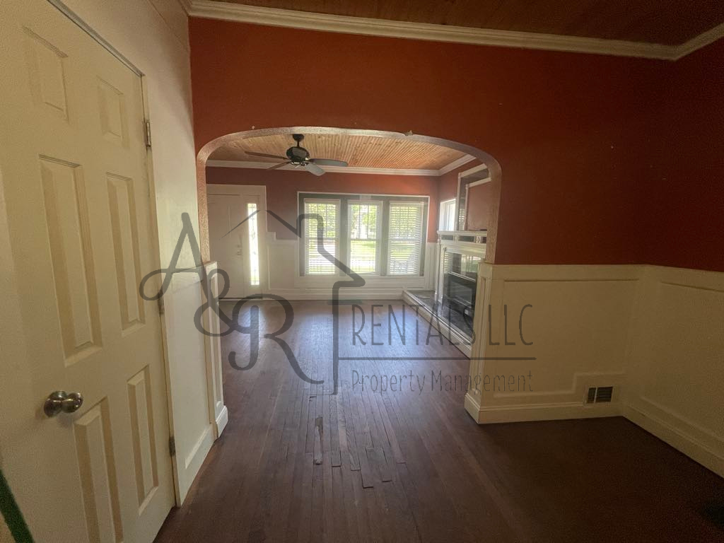 403 W Quincy St #1 - Photo 5 of 11