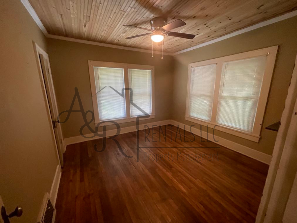 403 W Quincy St #1 - Photo 7 of 11