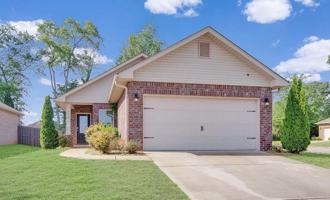 featured image of 150 Shrewsberry Dr #1