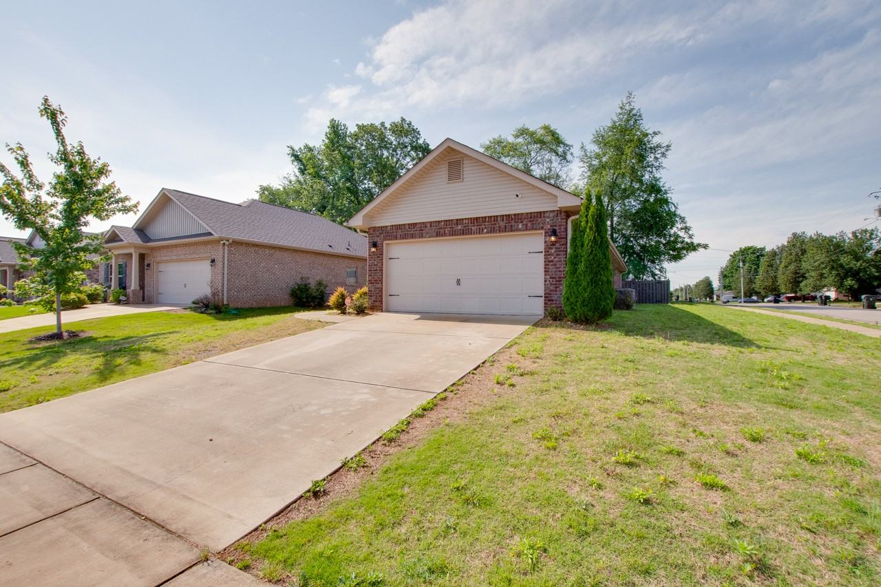 150 Shrewsberry Dr #1 - Photo 5 of 47