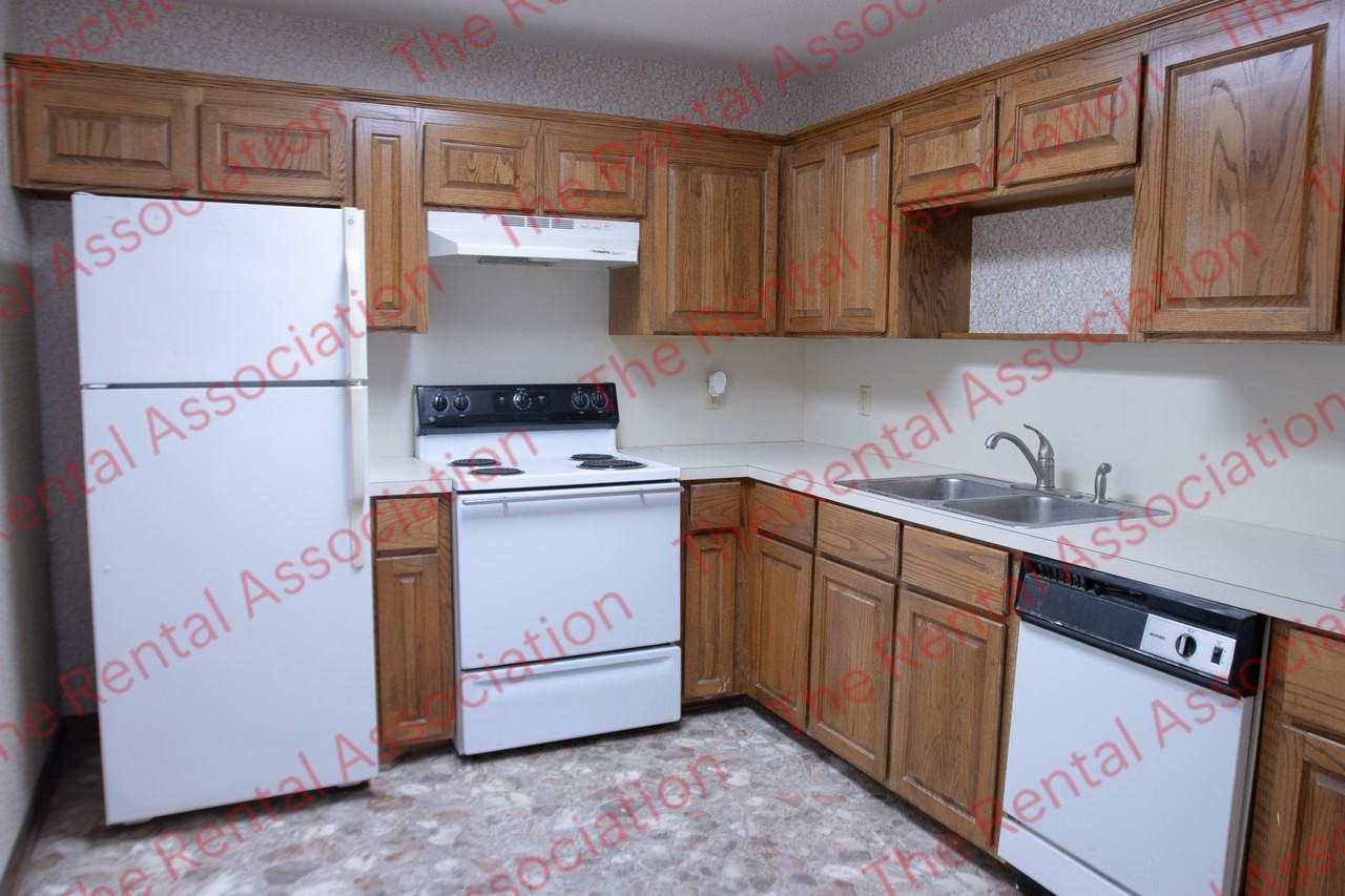 1047 Sanders Ln #1 - Photo 4 of 16