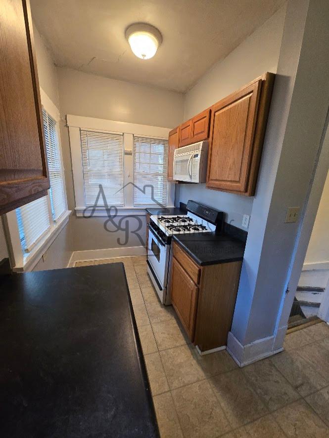 112 W Quincy St #1 - Photo 3 of 17