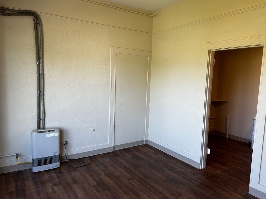 4537 Se 65th Ave #2 - Photo 3 of 11