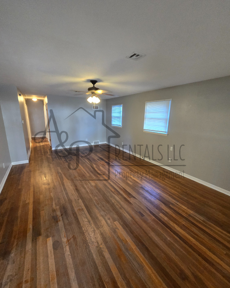 714 S Chestnut St #1 - Photo 2 of 13