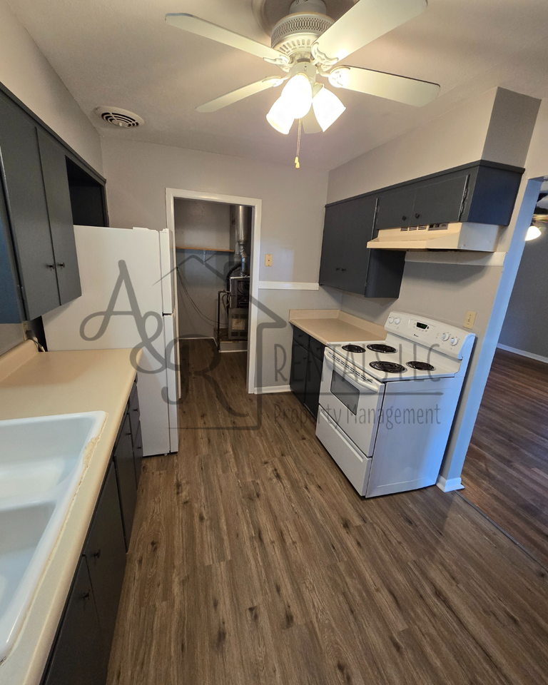 714 S Chestnut St #1 - Photo 5 of 13