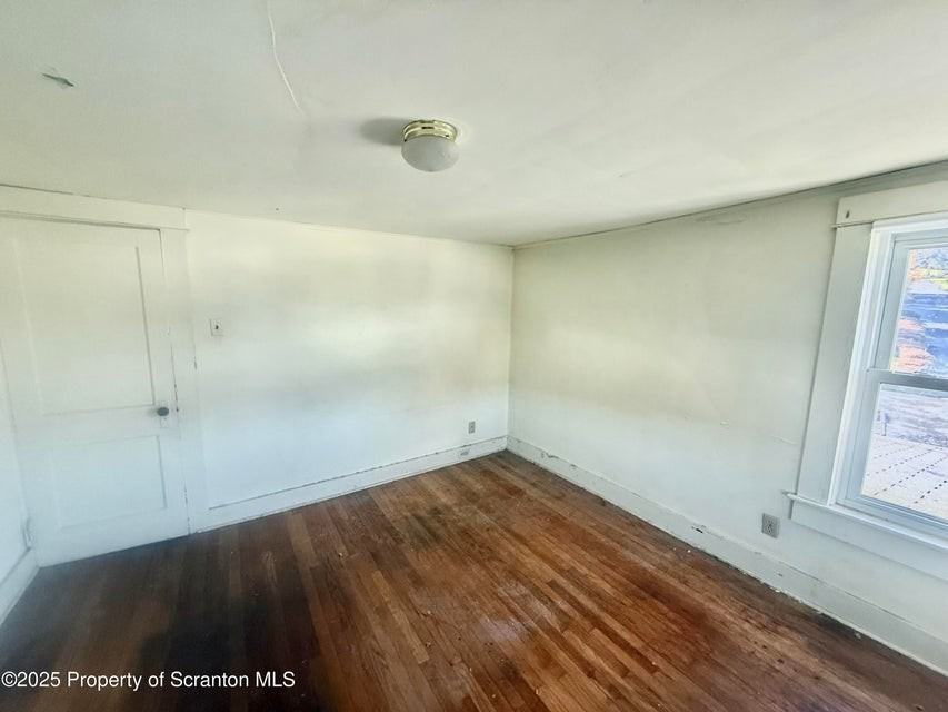 662 Simpston St #662 - Photo 3 of 13