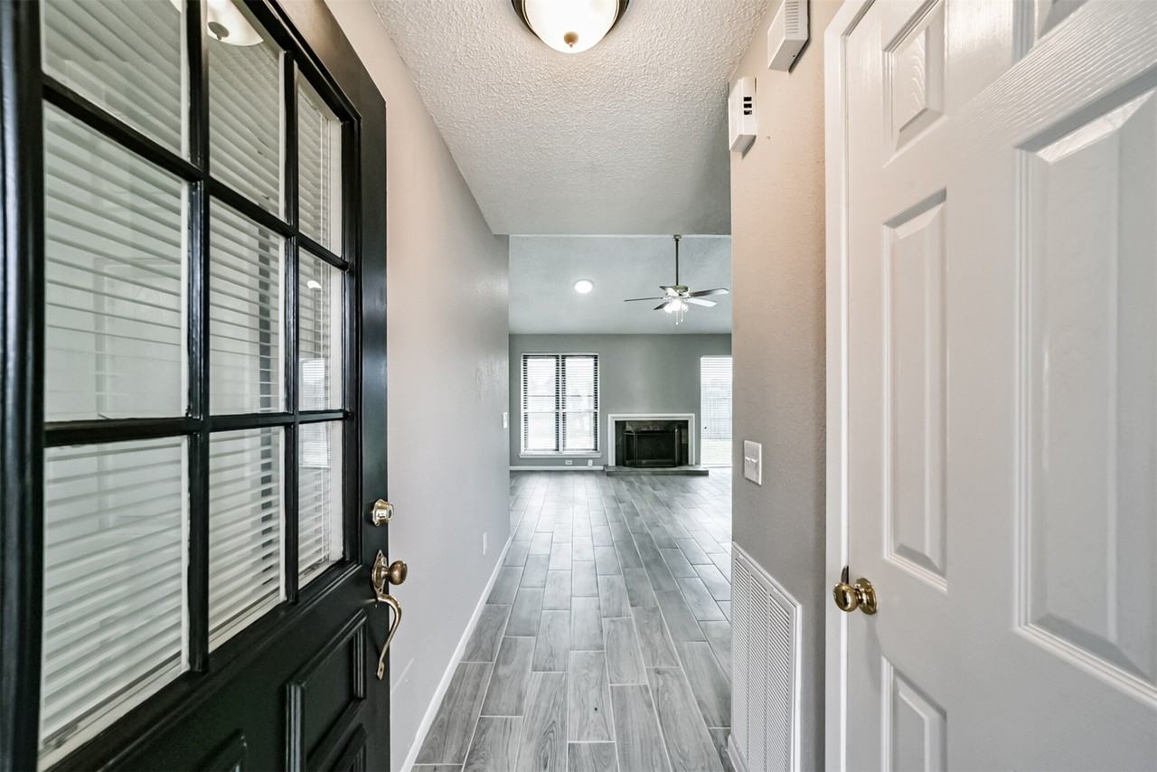 1613 Brook Meadow Dr - Photo 2 of 19