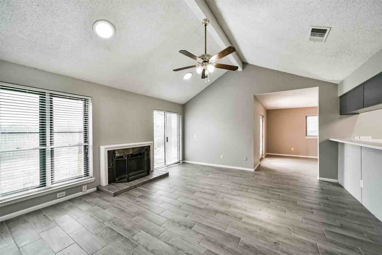 1613 Brook Meadow Dr - Photo 3 of 19