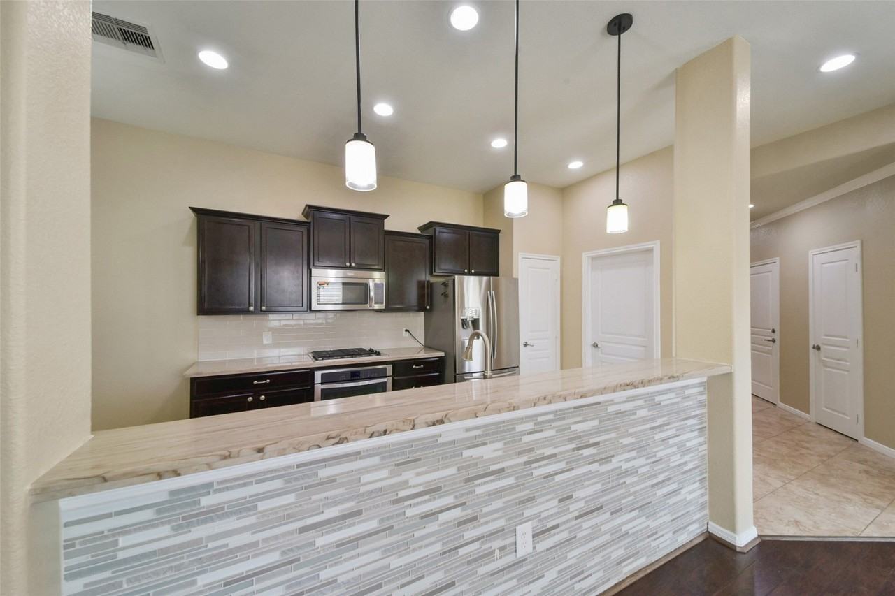 13515 Smith Lake Ln - Photo 7 of 31